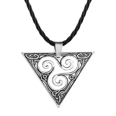 Collier « Triskel Triangulaire » – Esprit celte et symbole de protection