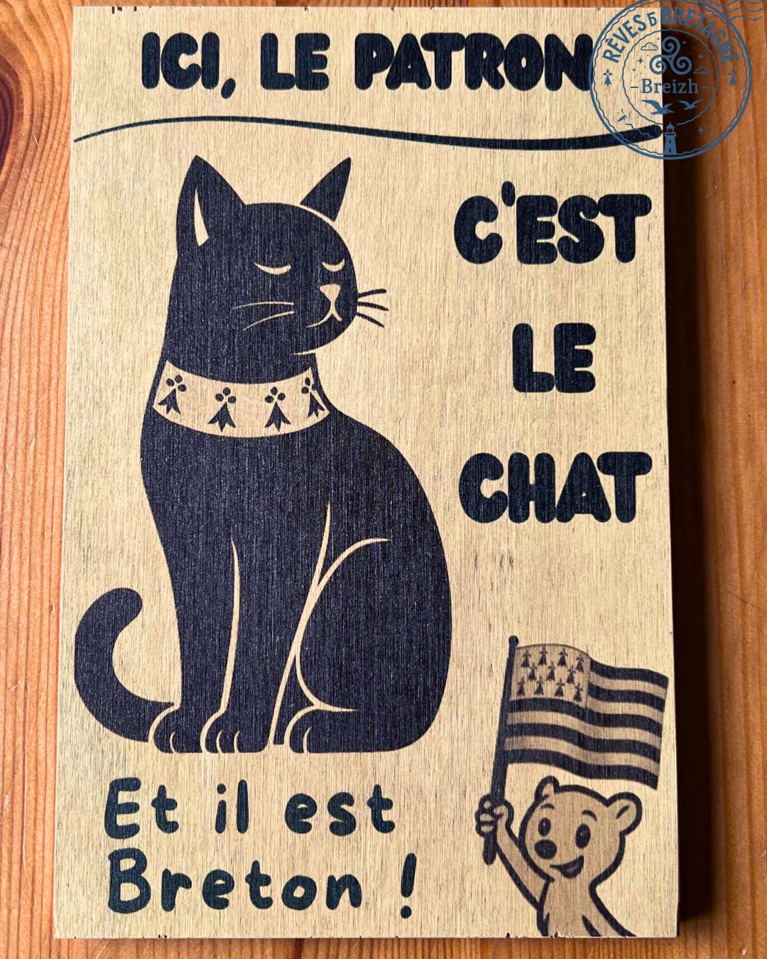 🐾 Plaque décorative en bois – Ici, le patron, c’est le chat… et il est Breton !