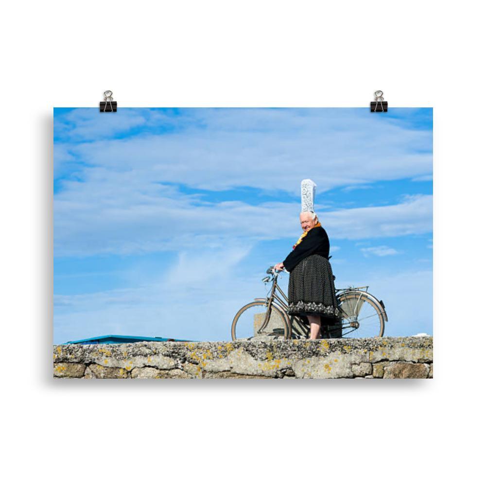 Poster Breton Bigoudène à Vélo - Autocollant BZH