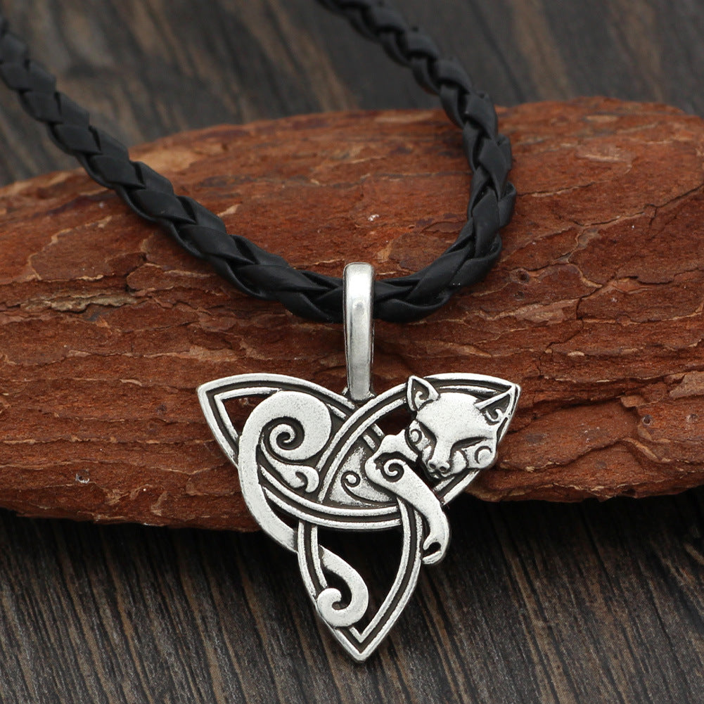 Collier “Loup & Triquetra” – Esprit nordique, âme sauvage