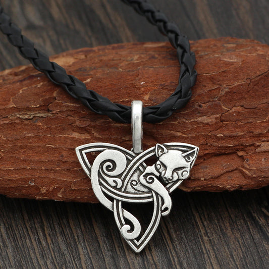 Collier “Loup & Triquetra” – Esprit nordique, âme sauvage