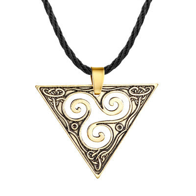 Collier « Triskel Triangulaire » – Esprit celte et symbole de protection