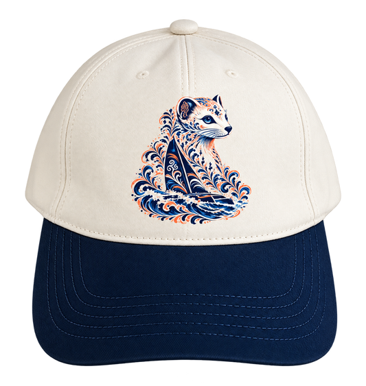 Casquette Hermine Nautique beige et bleu marine avec illustration d'une hermine bretonne, d'un voilier et de vagues.