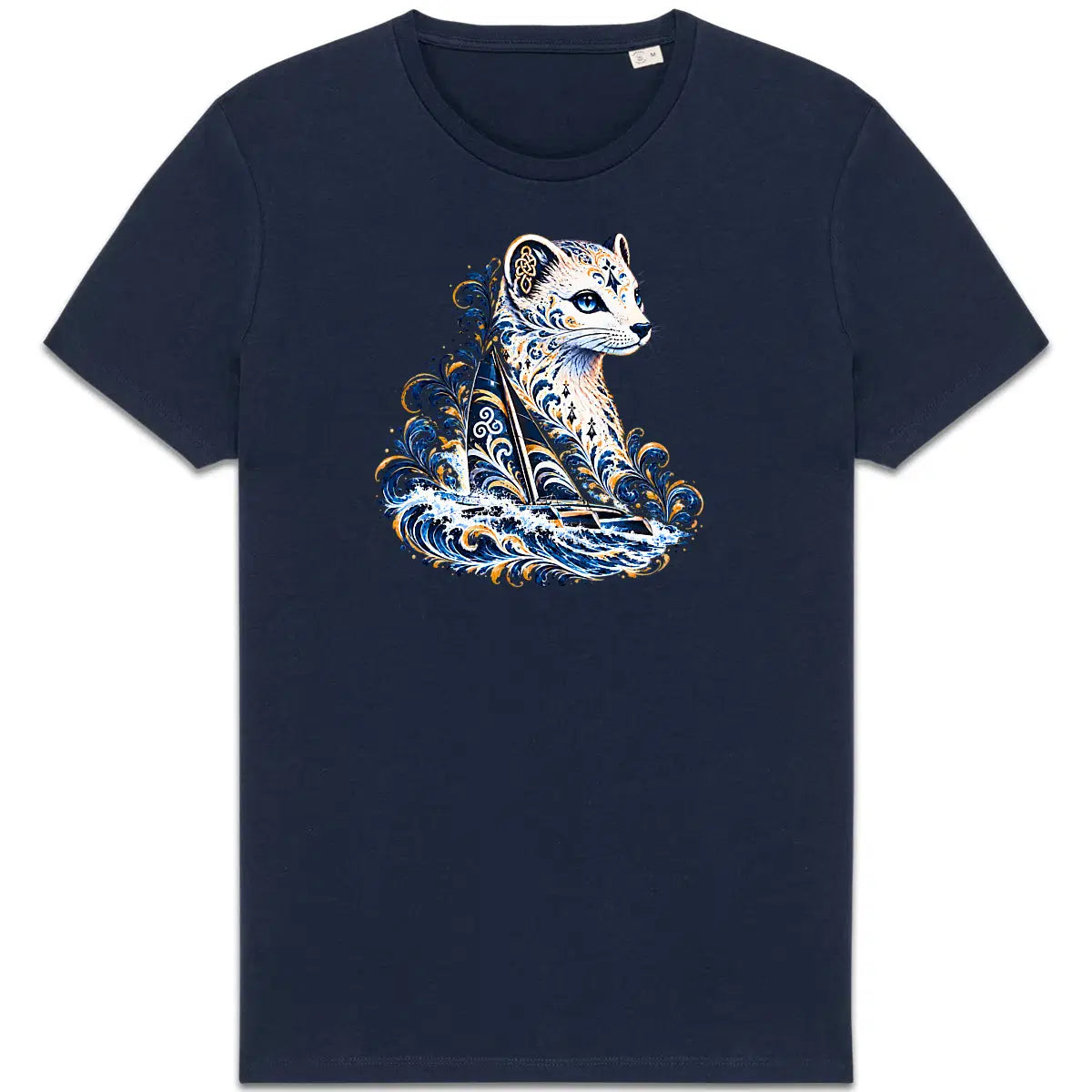 T-shirt Hermine Nautique en coton biologique, bleu marine, avec illustration d'une hermine stylisée, d'un voilier et de vagues bretonnes.