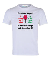 Tee-shirt Blanc En Rentrant Au Port